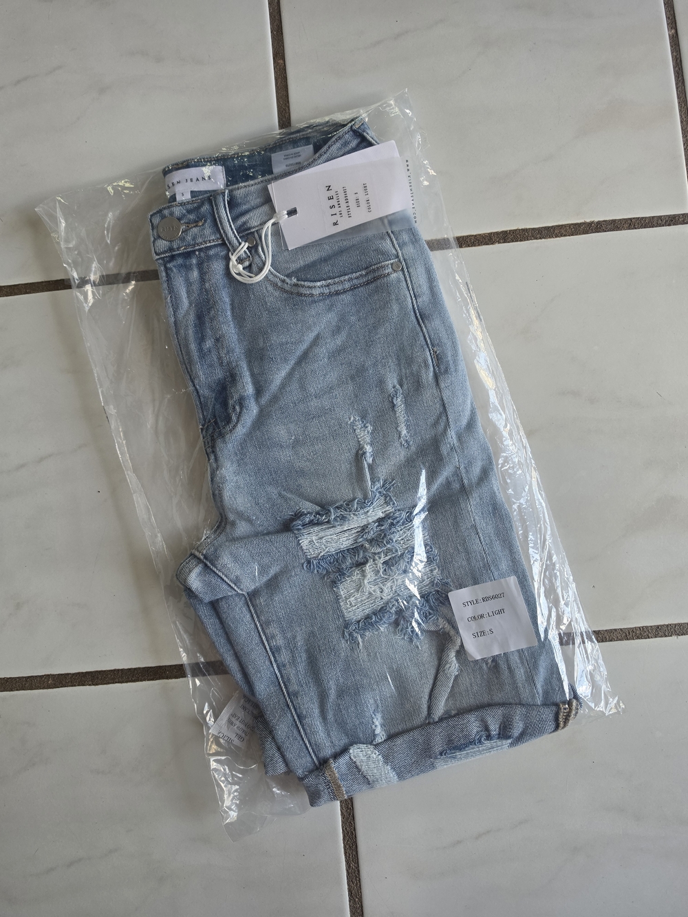 NWT Risen Distressed High Rise Denim Shorts Light Wash Small RDS6027